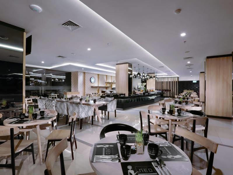 Hotel Neo Malioboro By Aston Γιογκιακάρτα Εξωτερικό φωτογραφία