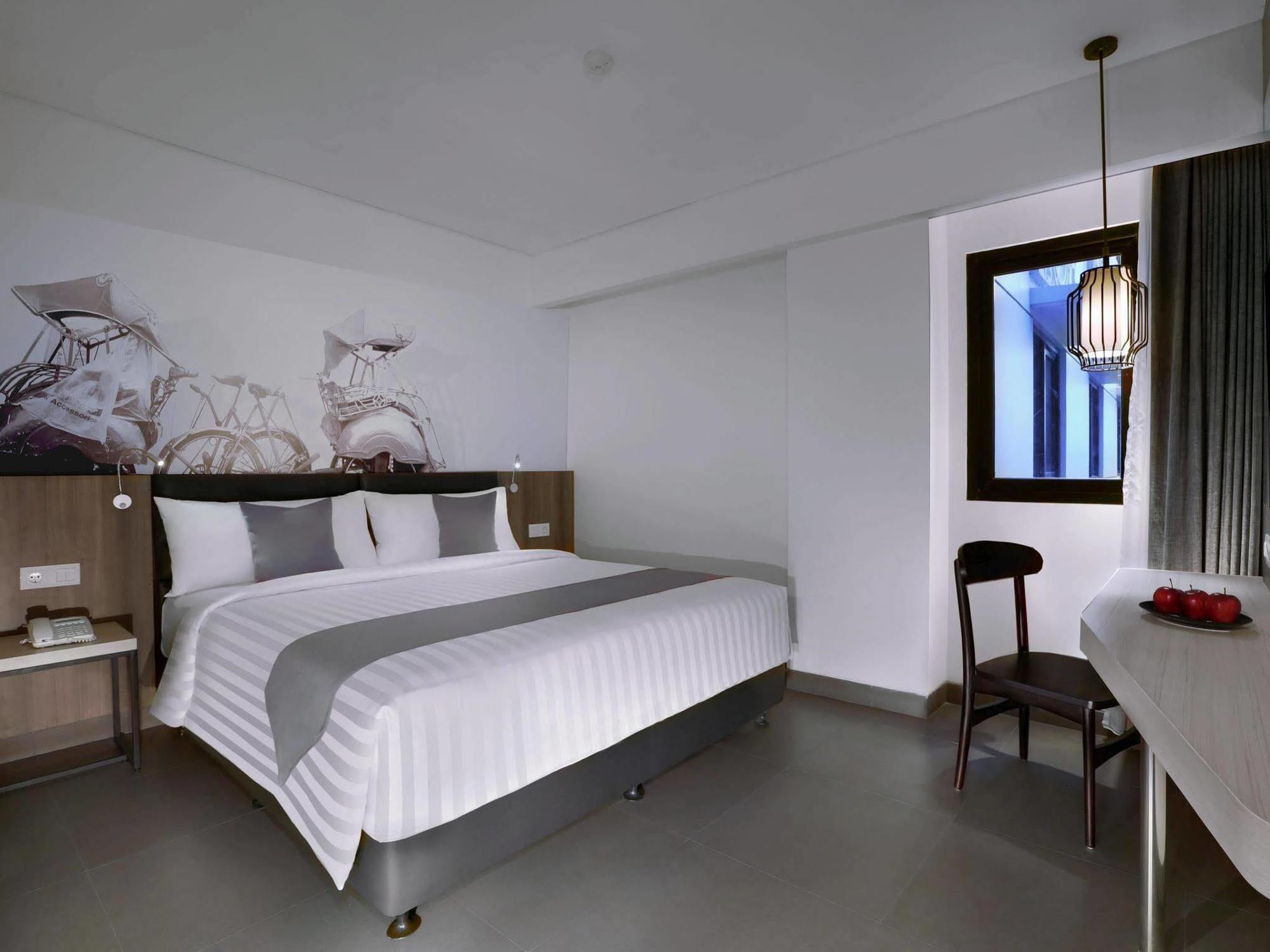 Hotel Neo Malioboro By Aston Γιογκιακάρτα Εξωτερικό φωτογραφία