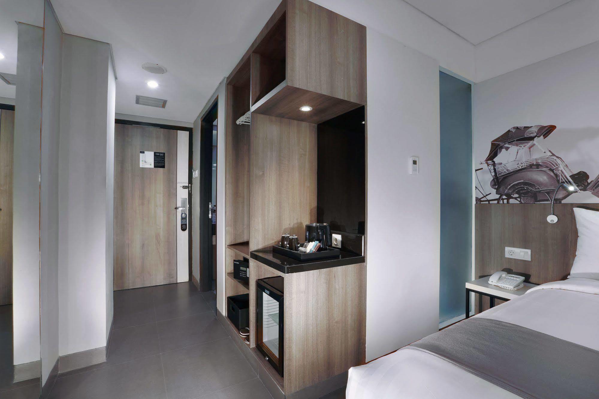 Hotel Neo Malioboro By Aston Γιογκιακάρτα Εξωτερικό φωτογραφία